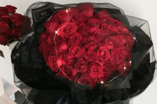 订婚买52朵玫瑰还是99朵